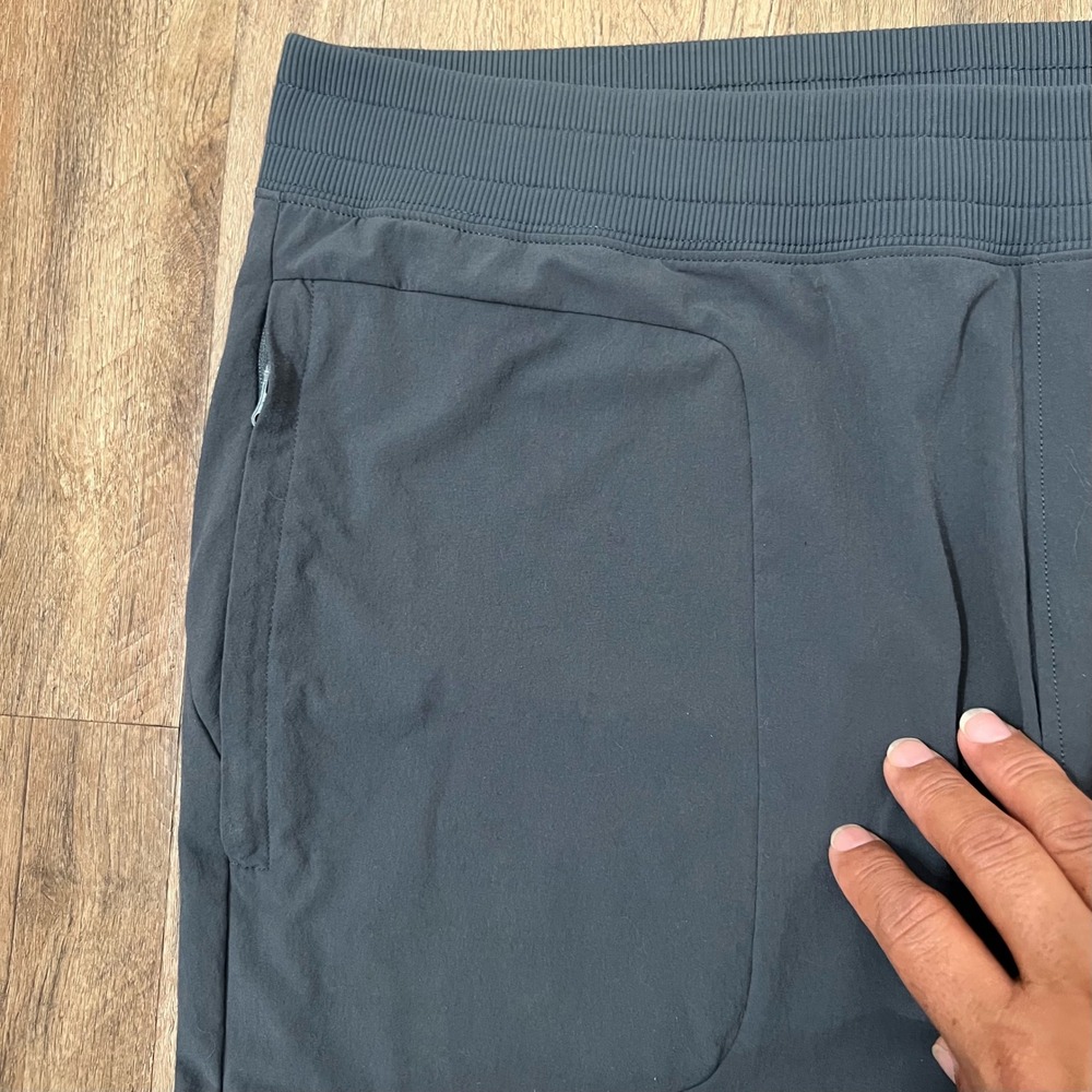 Alo Yoga Men's Co-Op Jogger Anthracite Grey Pants Size Medium - Picture 11 of 12